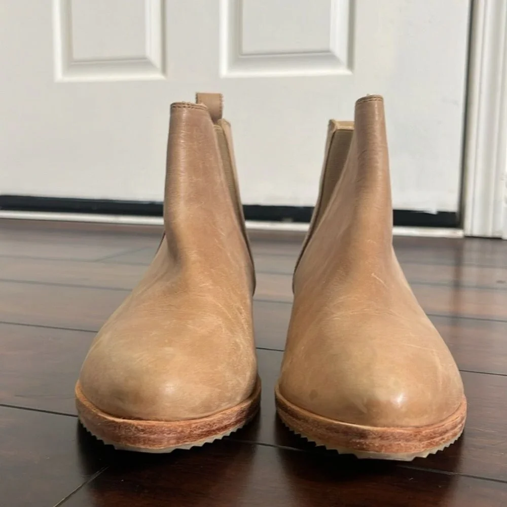 Nisolo Women's Eva Everyday Chelsea Boot in Almond size‎ 8